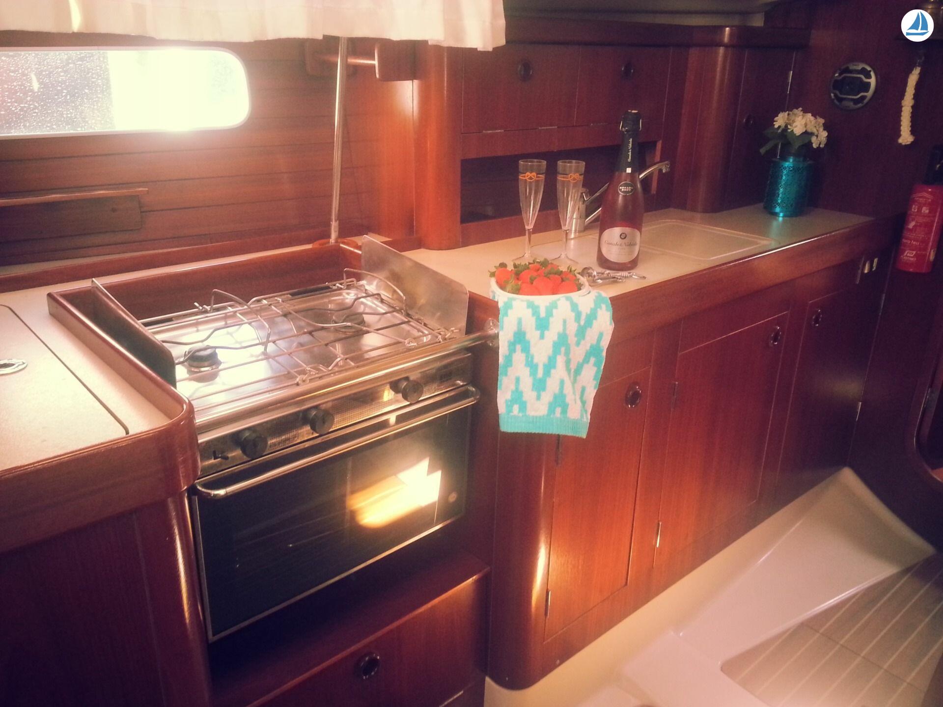 фото Beneteau OCEANIS 351 5