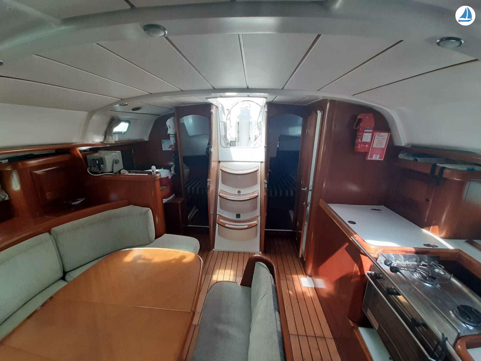 фото Beneteau OCEANIS 411 3