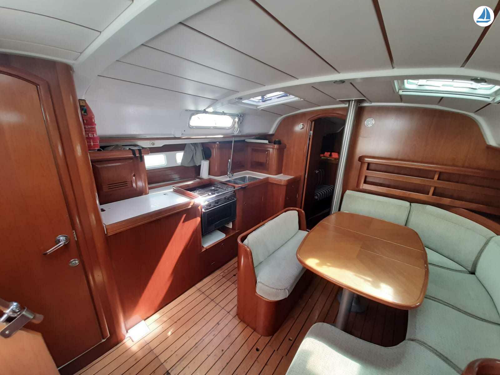 фото Beneteau OCEANIS 411 5