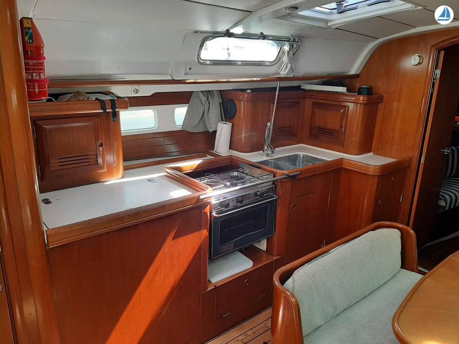 фото Beneteau OCEANIS 411 6
