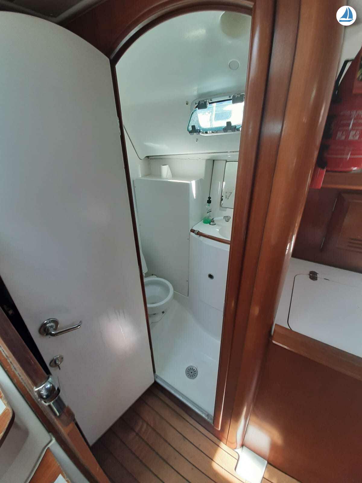 фото Beneteau OCEANIS 411 7