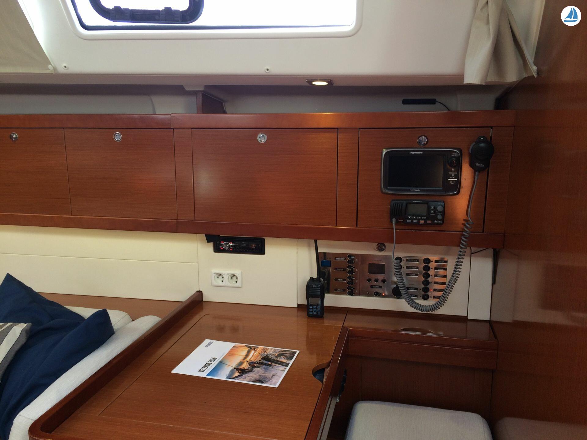 фото Beneteau Oceanis 50 Grand Family 16