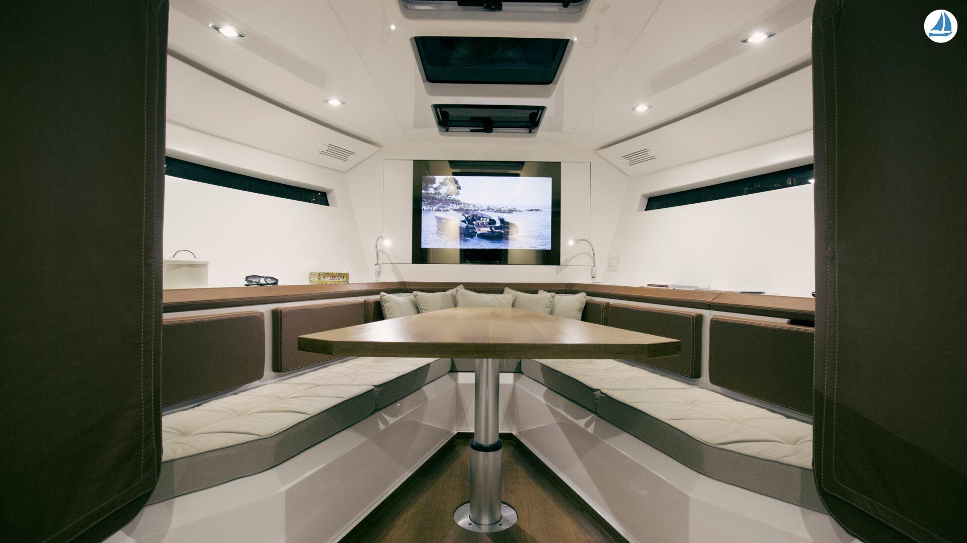 фото EVO Yachts EVO 43 6