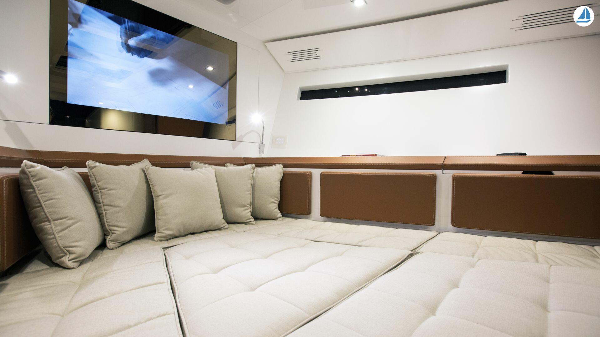 фото EVO Yachts EVO 43 7