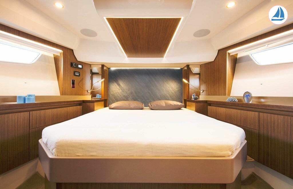 фото Sealine F530 11