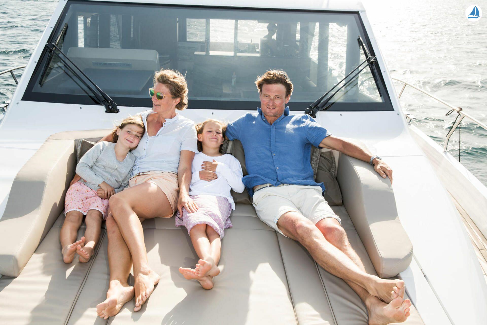 фото Sealine F530 19