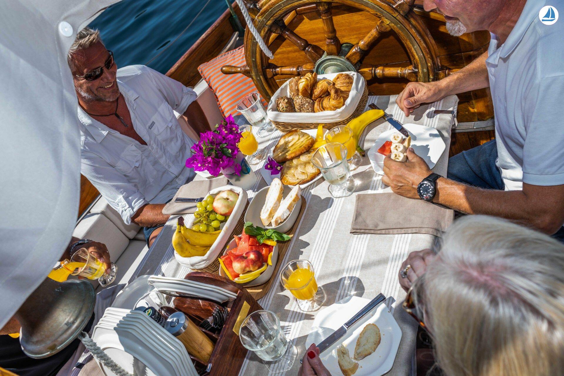 фото White Bros. Fred Shepherd Gaff Ketch 6