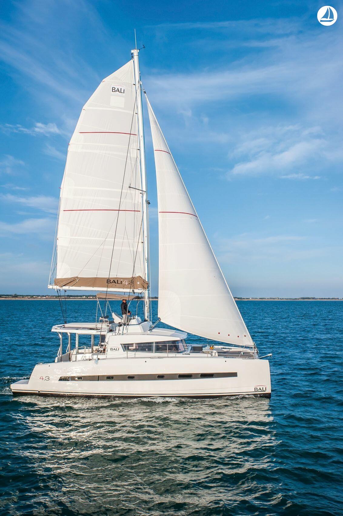 фото Bali 4.3 Catana 3