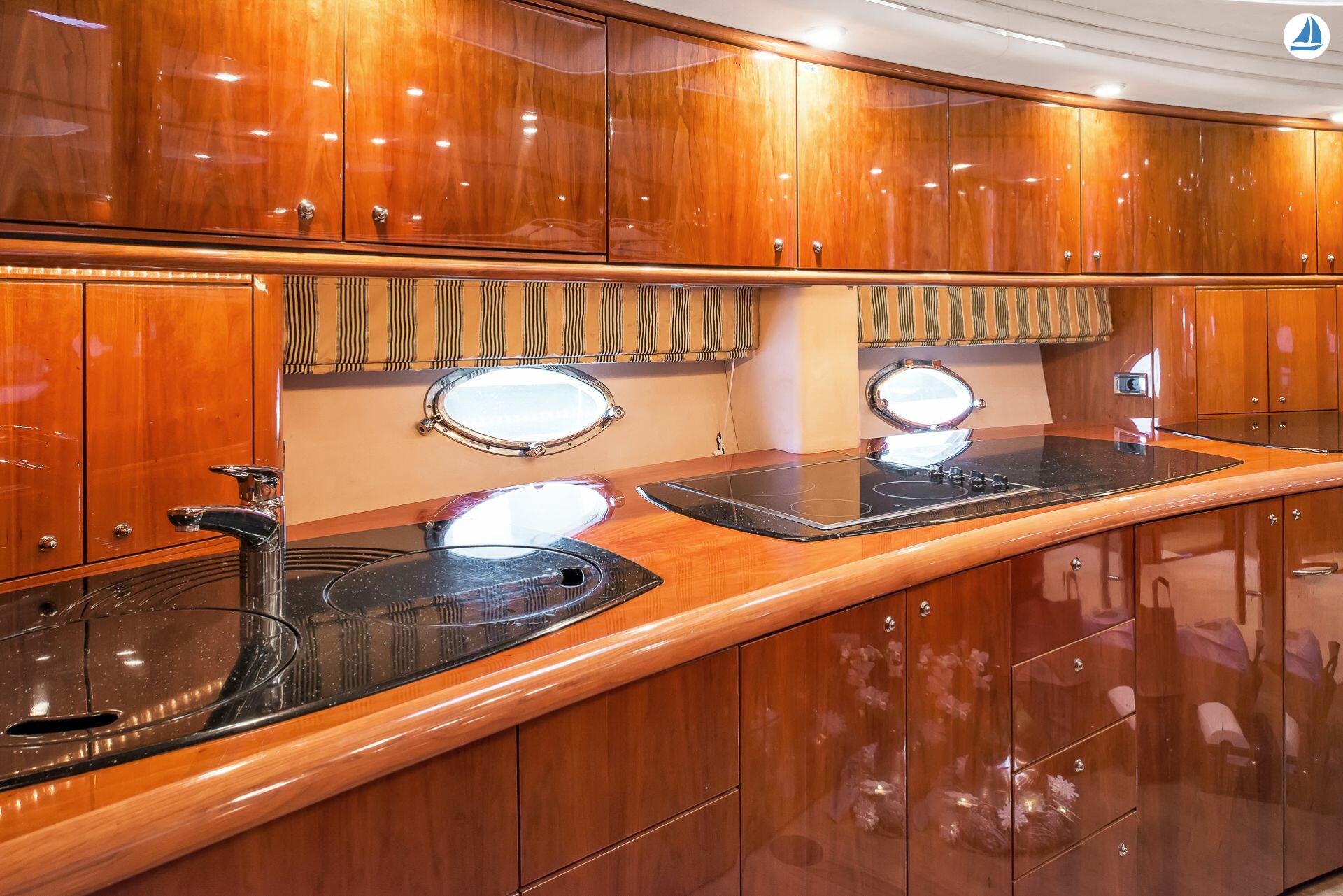фото Sunseeker 75 PREDATOR 12