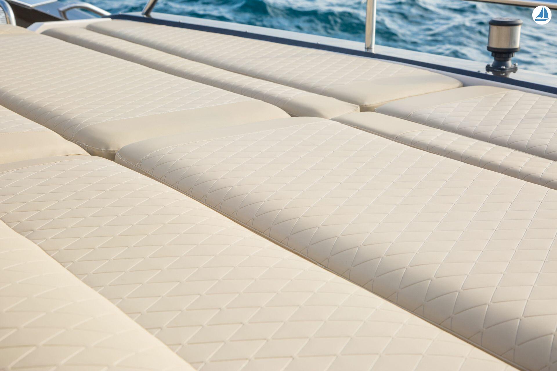 фото Sunseeker Predator 82 12