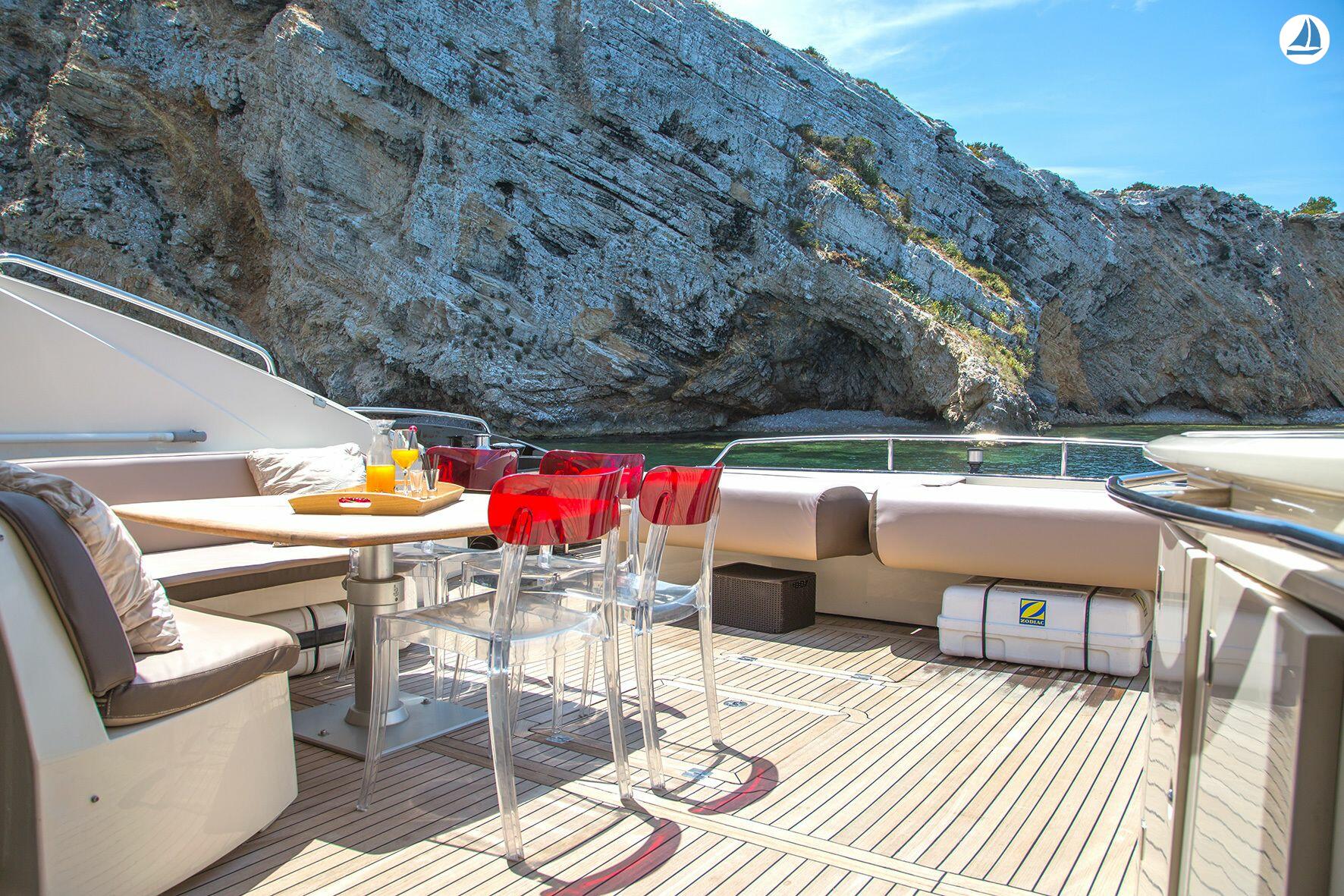 фото Sunseeker Predator 82 14