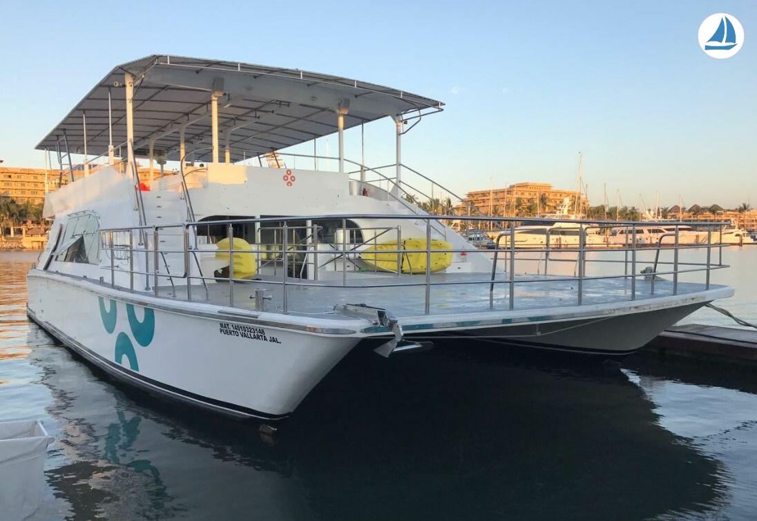 фото Custom Catamaran 62 3
