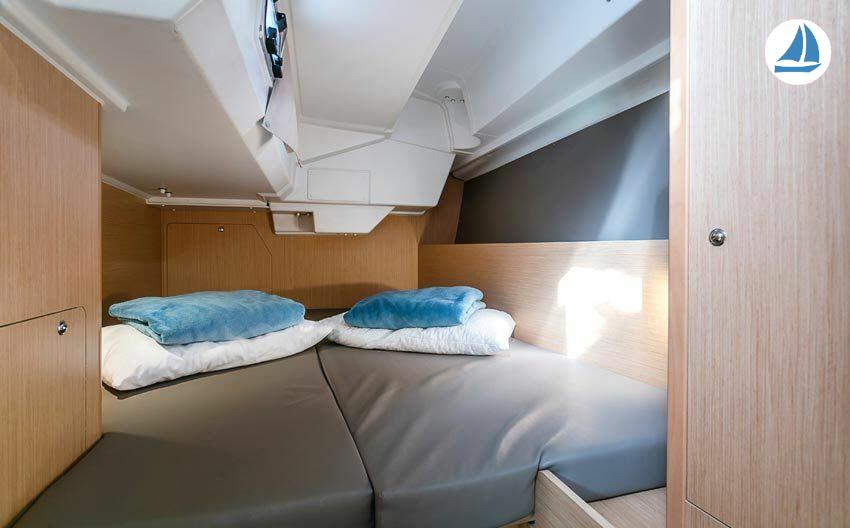 фото Beneteau Oceanis 38 6