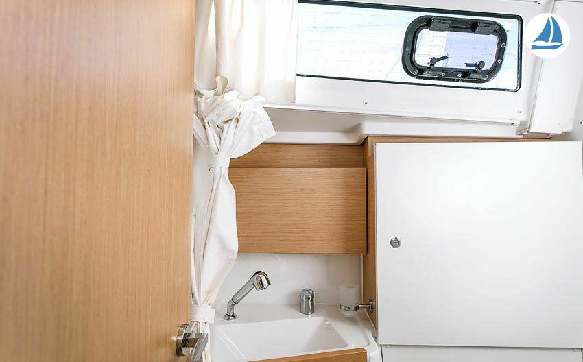 фото Beneteau Oceanis 38 8