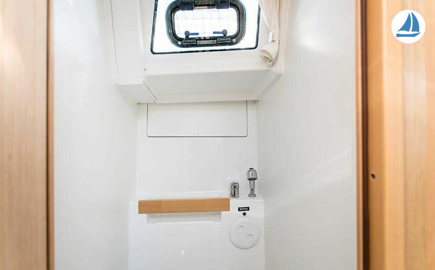 фото Beneteau Oceanis 38 9