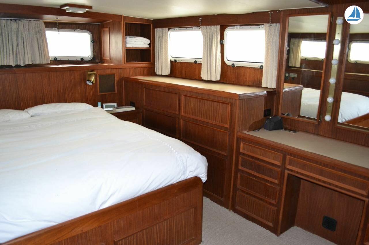 фото Hatteras MOTOR YACHT 5