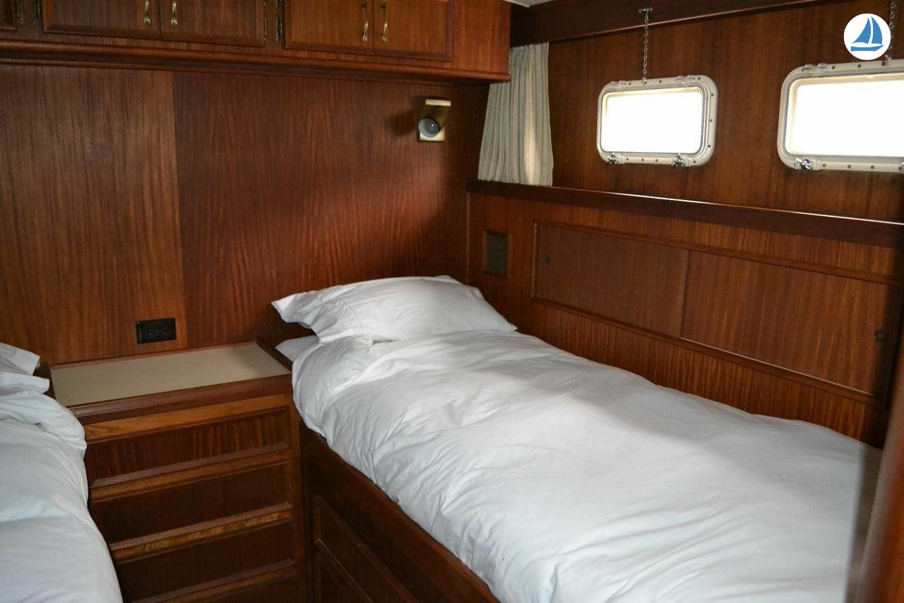 фото Hatteras MOTOR YACHT 6