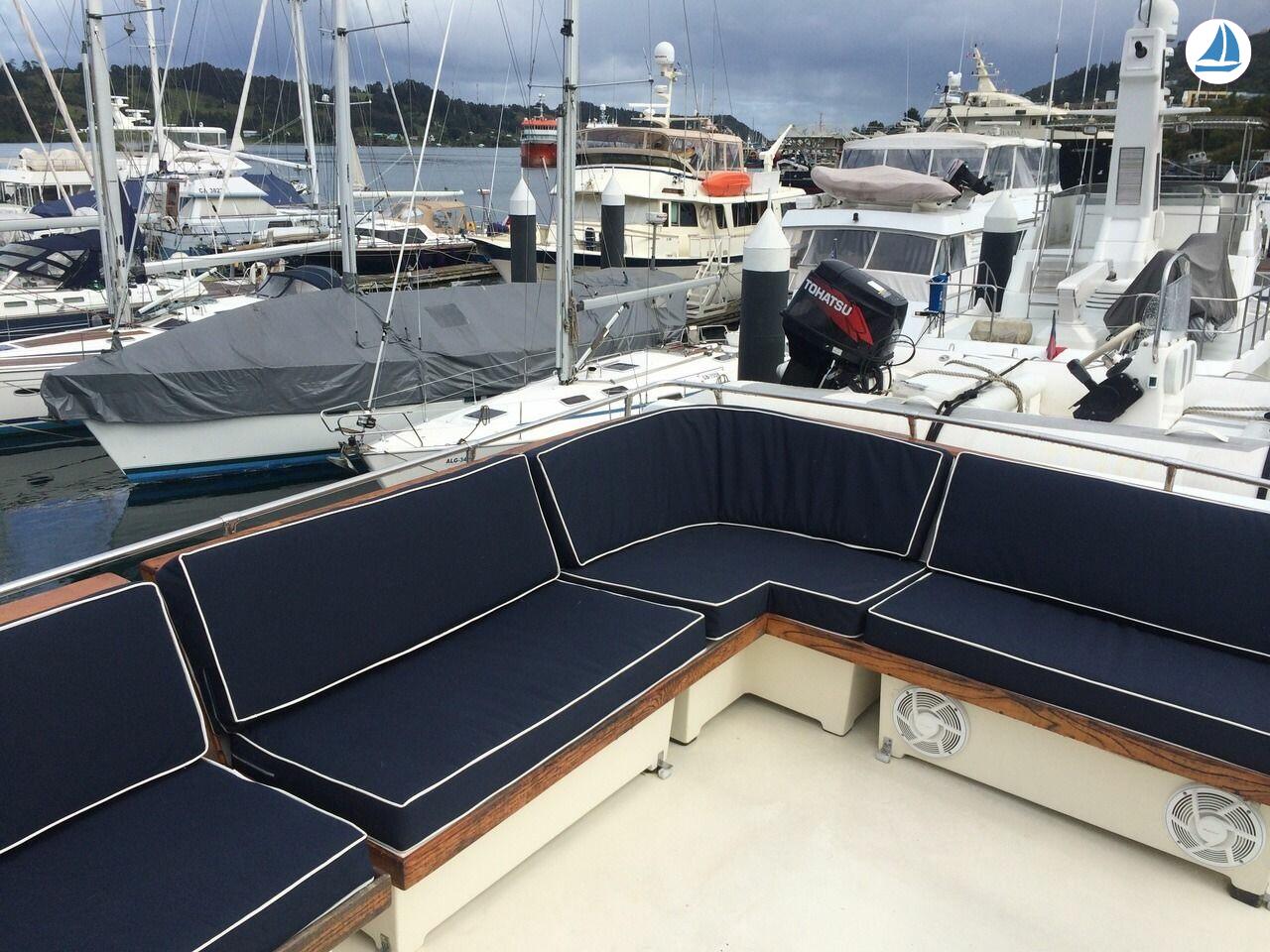 фото Hatteras MOTOR YACHT 10