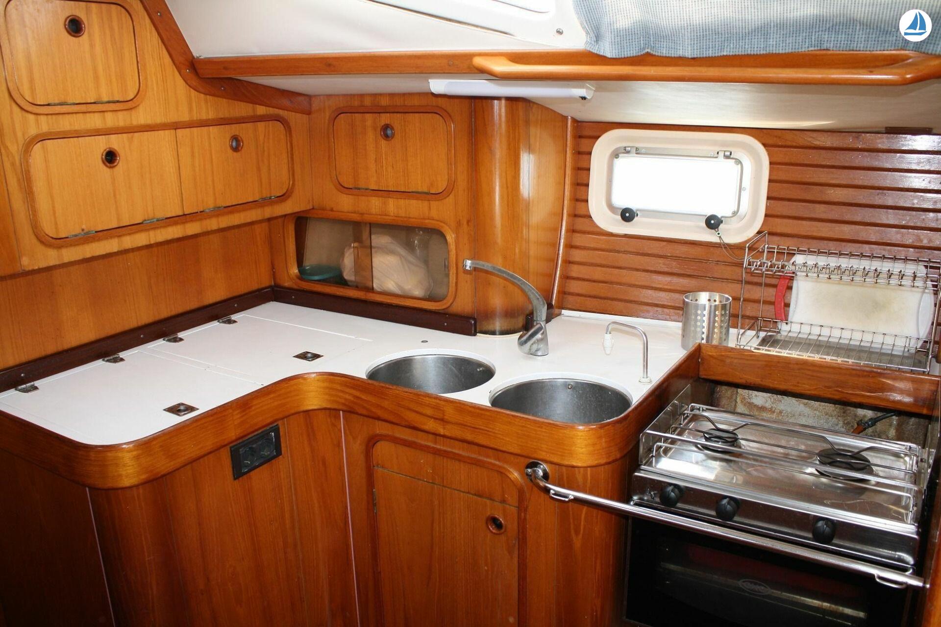 фото Beneteau OCEANIS 500 9