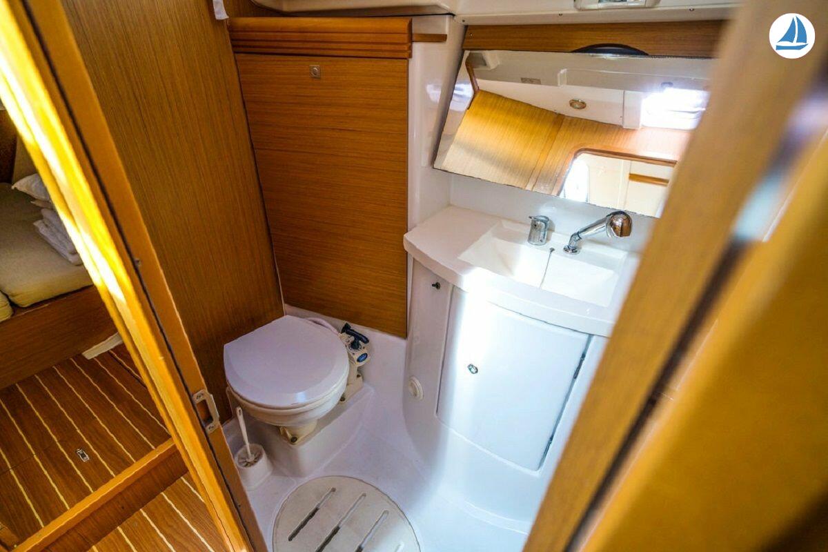 фото Jeanneau Sun Odyssey 42.2 8