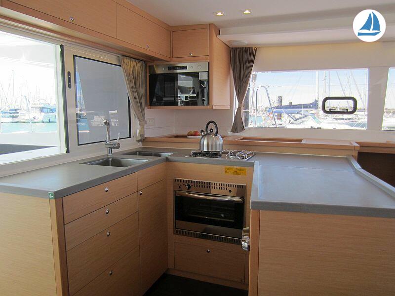 фото Lagoon 450 S 11