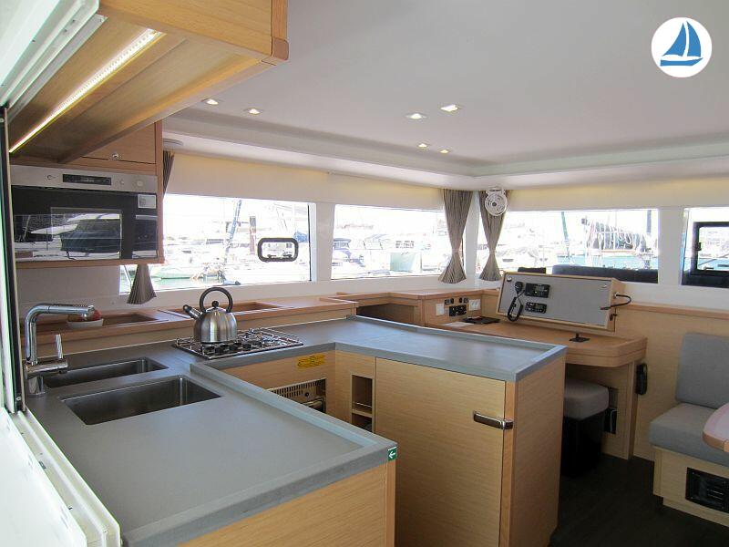 фото Lagoon 450 S 19